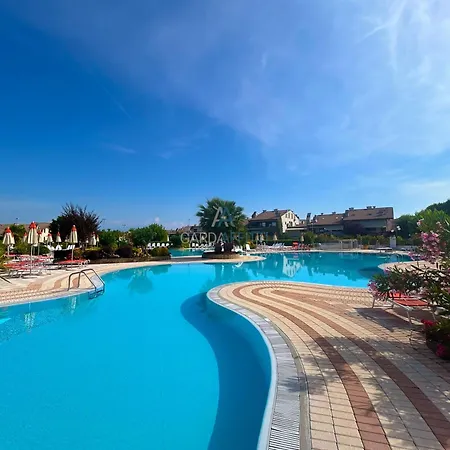 - 3 Piscine E Terrazza Privata Desenzano del Garda