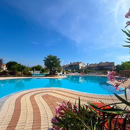 - 3 Piscine E Terrazza Privata Apartment Desenzano del Garda